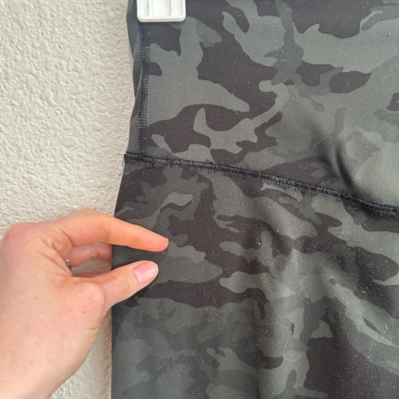 Lululemon Womens Size 4 Align™ High-Rise Pant 25" in Green Camo Workout Gym - Picture 5 of 8